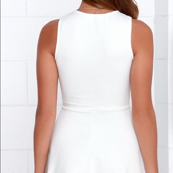 Never worn Lulu’s brand short v neck midi dress - Picture 4 of 5